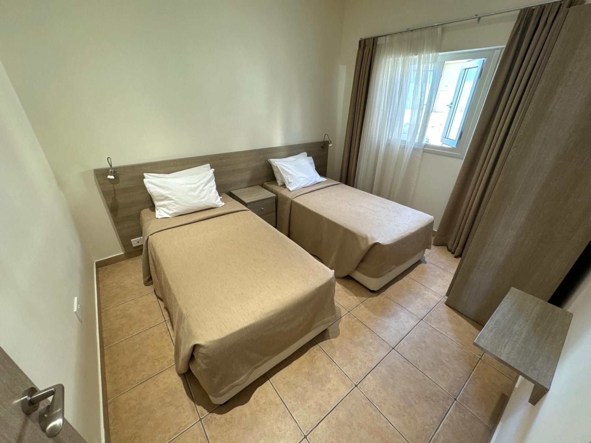 Topikos Apartments Ayía Nápa Extérieur photo
